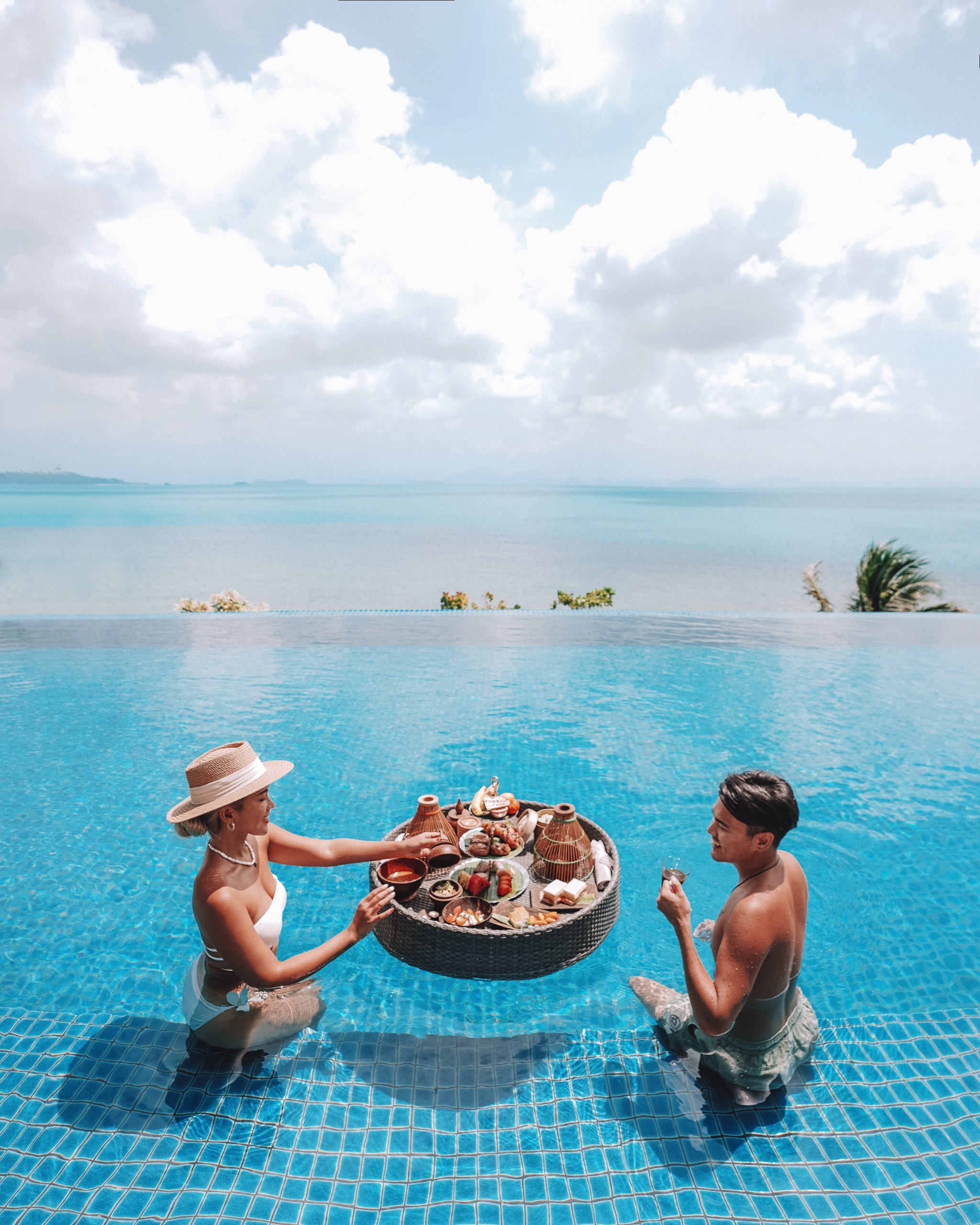 floating breakfast