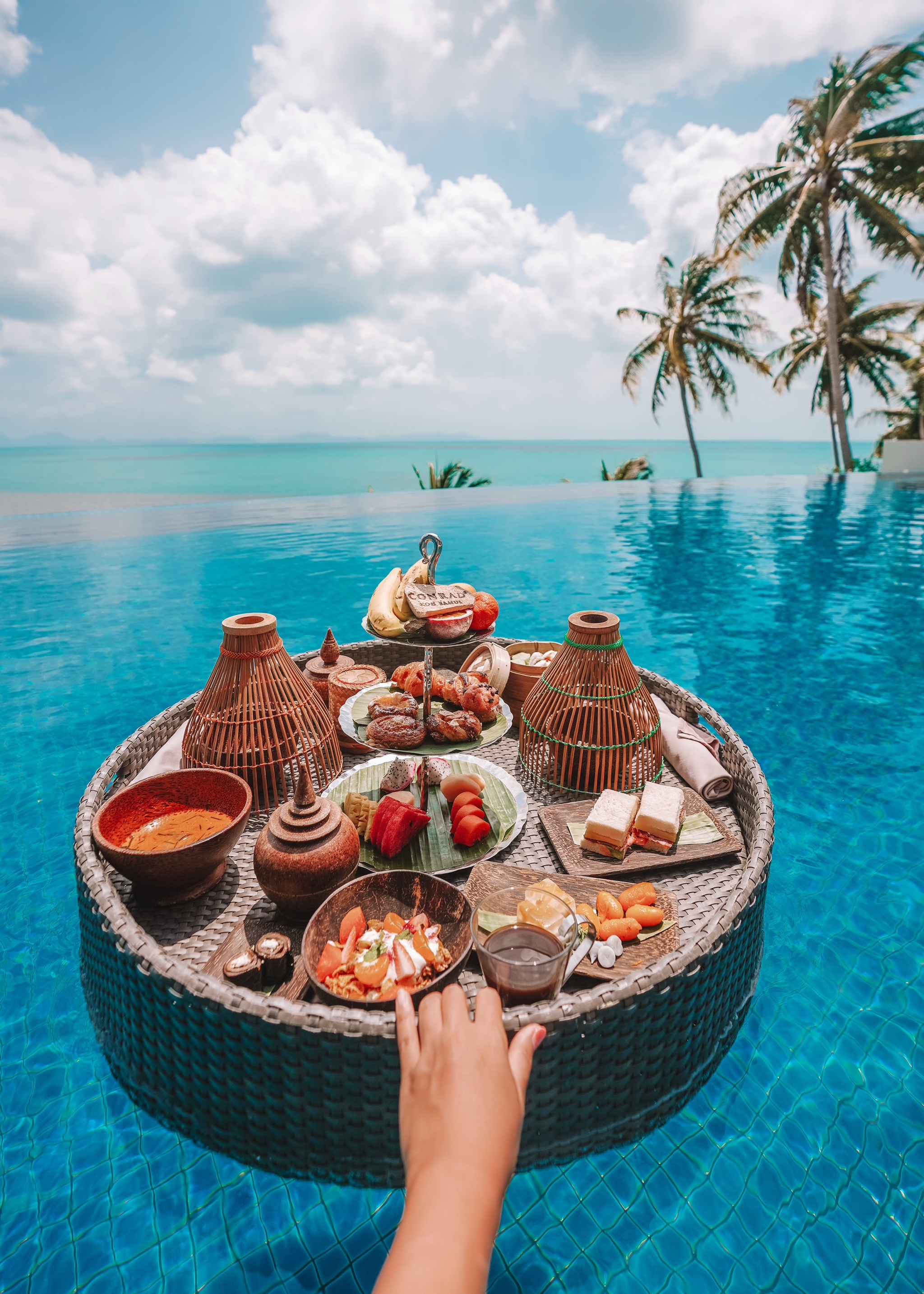 Floating breakfast